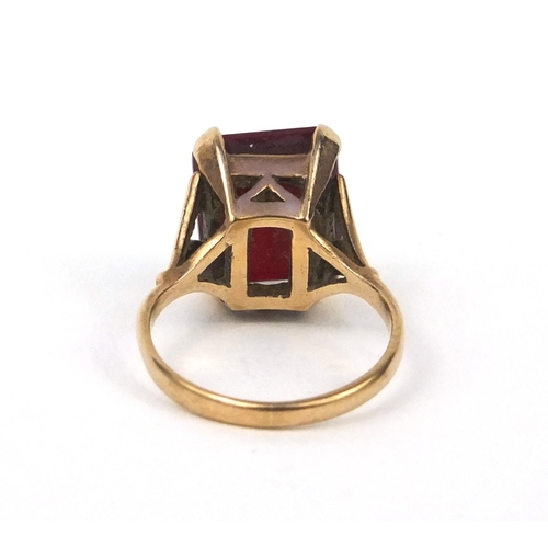 2593 - 9ct gold garnet ring, size I, approximate weight 4.0g