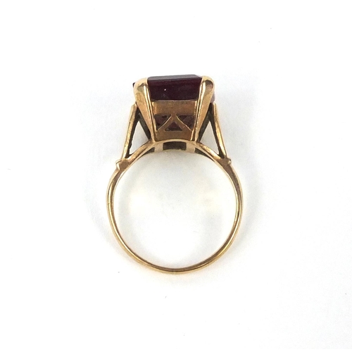 2593 - 9ct gold garnet ring, size I, approximate weight 4.0g