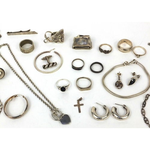 2553 - Selection of mostly silver jewellery including necklaces, bracelets, rings, earrings etc, approximat... 