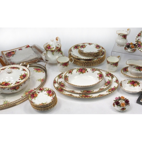 2077 - Royal Albert Old Country Roses dinner/tea ware, including two tureens, meat plates, cups, dinner pla... 