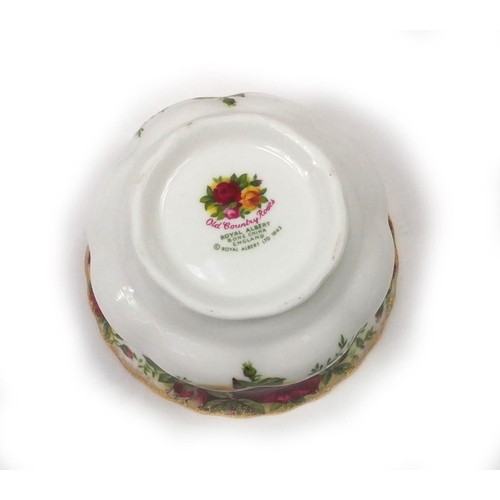 2077 - Royal Albert Old Country Roses dinner/tea ware, including two tureens, meat plates, cups, dinner pla... 