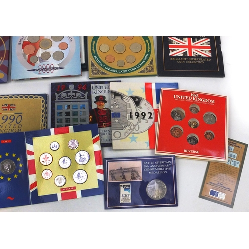 2746A - Collection of British uncirculated and proof coin sets including 1993, 1995, 1998 and 2000 examples