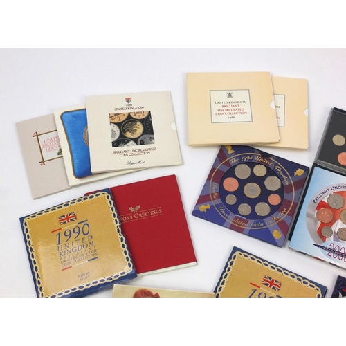 2746A - Collection of British uncirculated and proof coin sets including 1993, 1995, 1998 and 2000 examples