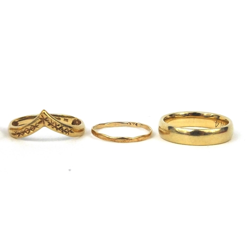 2560 - Five 9ct gold rings including wedding bands and signet rings, various sizes, approximate weight 7.0g