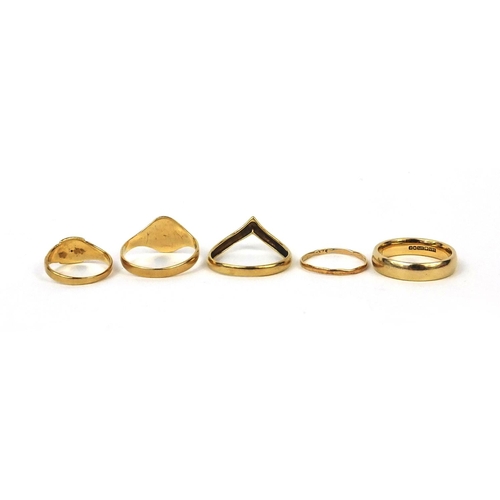 2560 - Five 9ct gold rings including wedding bands and signet rings, various sizes, approximate weight 7.0g