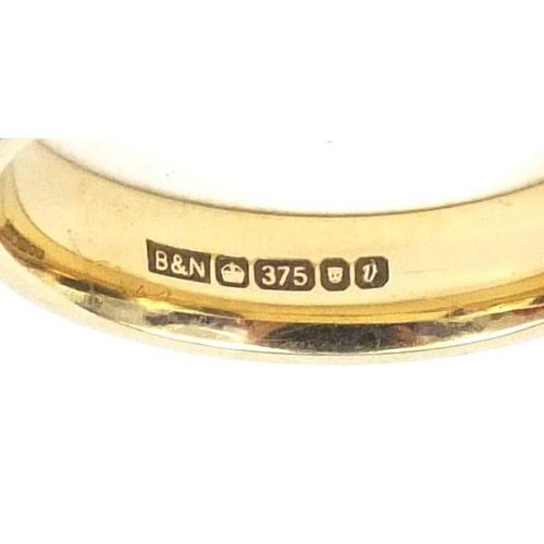 2560 - Five 9ct gold rings including wedding bands and signet rings, various sizes, approximate weight 7.0g