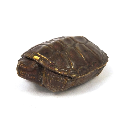 362A - Novelty brass tortoise vesta, 5cm long