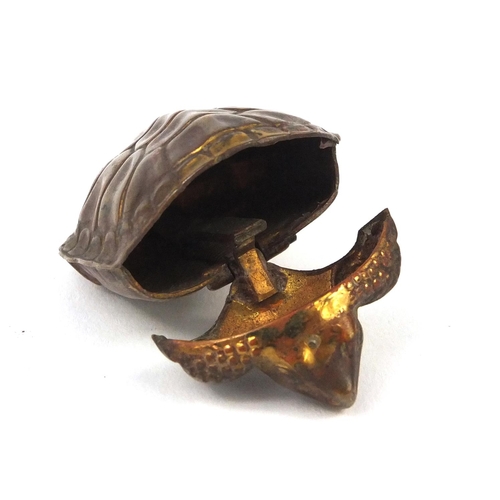 362A - Novelty brass tortoise vesta, 5cm long