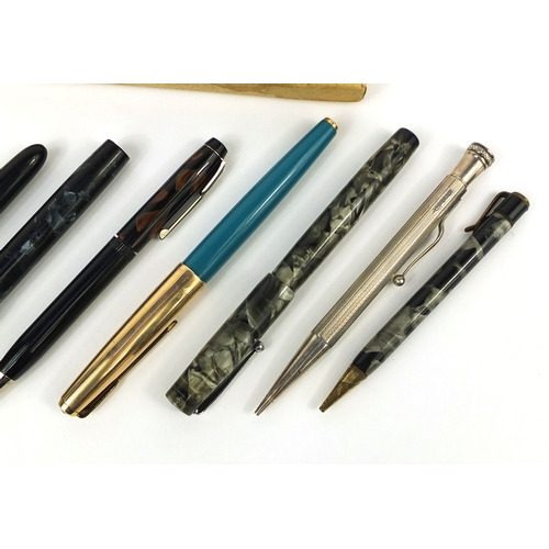 99 - Fountain pens and propelling pencils including a marbleised blackbird self-filling, blue marbleised ... 