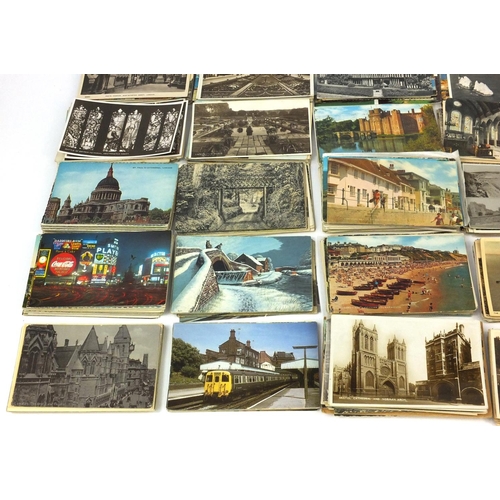 727 - Box of assorted topographical postcards including London, Bournemouth, Buxton, Blackpool etc