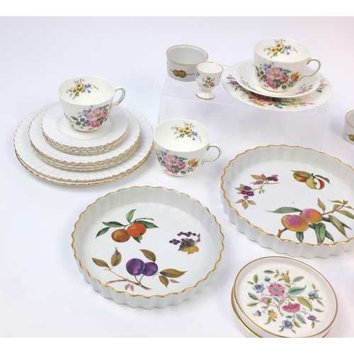 298 - Collection of tea/dinnerware including Royal Doulton Arcadia, Royal Worcester Evesham, Copeland Spod... 