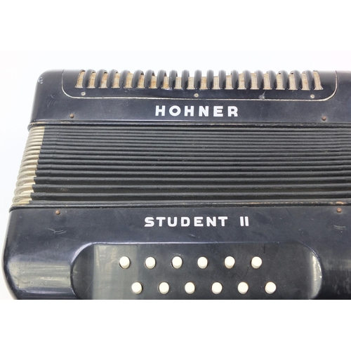 712 - Hohner student II accordion, 32cm wide