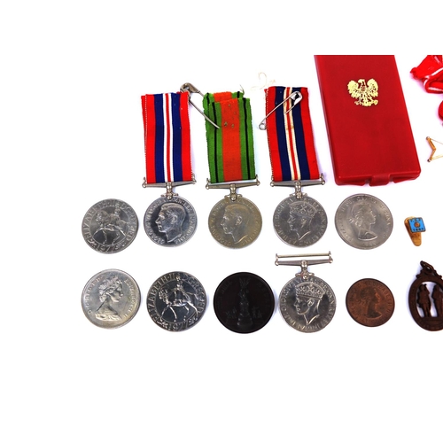 777 - Assorted Military interest medals including Polish enamelled Polonia Restytvta example, British Worl... 