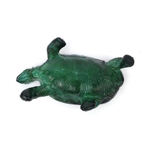 2100 - Malachite glass tortoise shaped pot and cover, 20cm in length