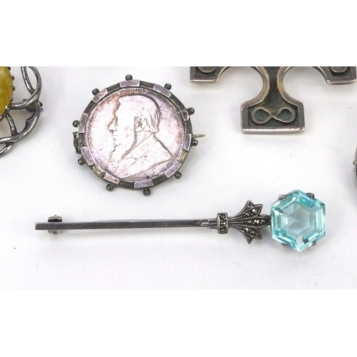 2530 - Assorted silver jewellery including hard stone brooches, hard stone rings, Scottish Celtic brooches ... 