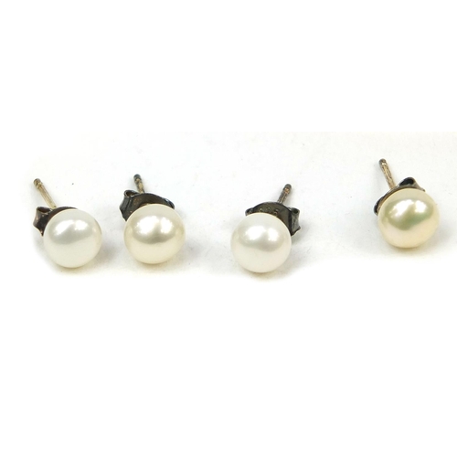 366 - Two freshwater pearl bracelets and two pairs of earrings