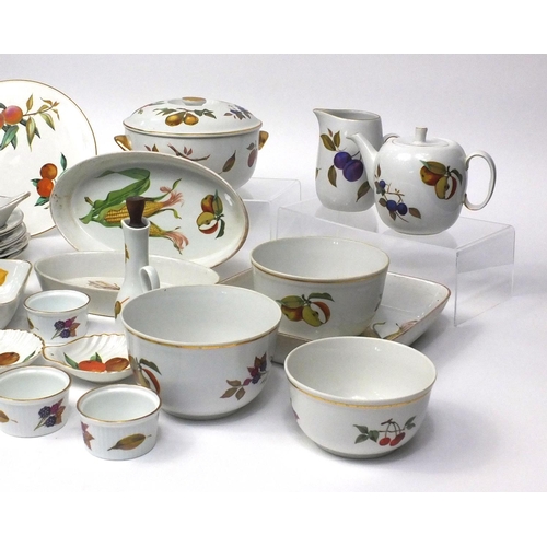 579 - Collection of Royal Worcester Evesham pattern tea/dinner ware including teapot, lidded tureen, bowls... 