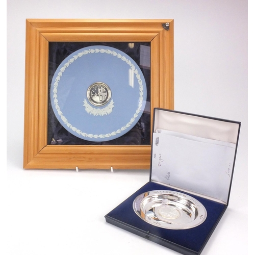 2299 - Millennium 2000 commemorative silver pin dish with inset five pound coin, together with a Millennium... 