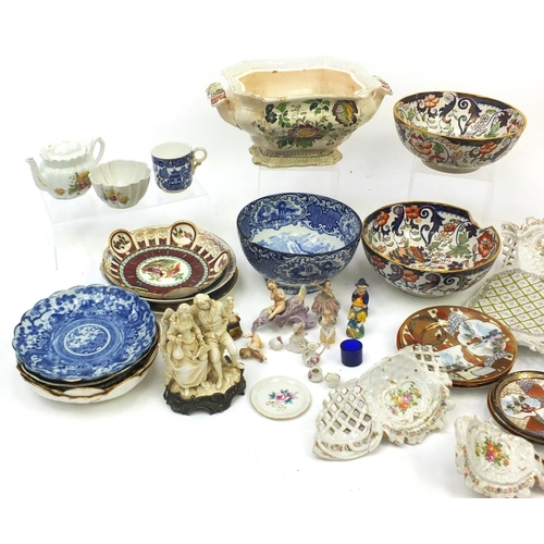 569 - Box of Victorian and later china including cabinet plates, blue and white Worcester cup, Abbey blue ... 