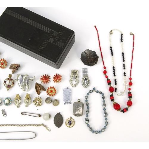 377 - Small selection of vintage and later costume jewellery including an amber colour bead necklace, broo... 