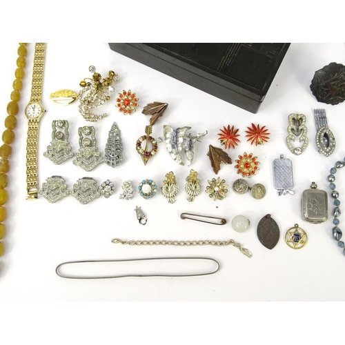 377 - Small selection of vintage and later costume jewellery including an amber colour bead necklace, broo... 