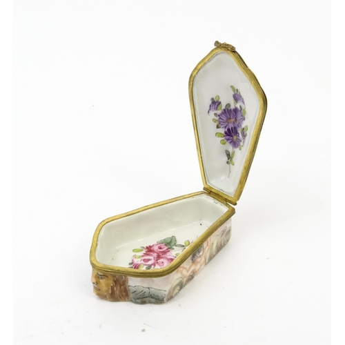 426 - Capodimonte trinket with hinged lid, 7.5cm long