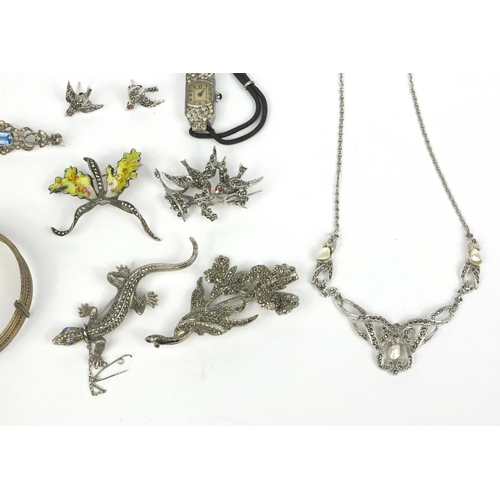 346 - Assorted jewellery including a Victorian silver bangle with floral chase decoration, marcasite brooc... 