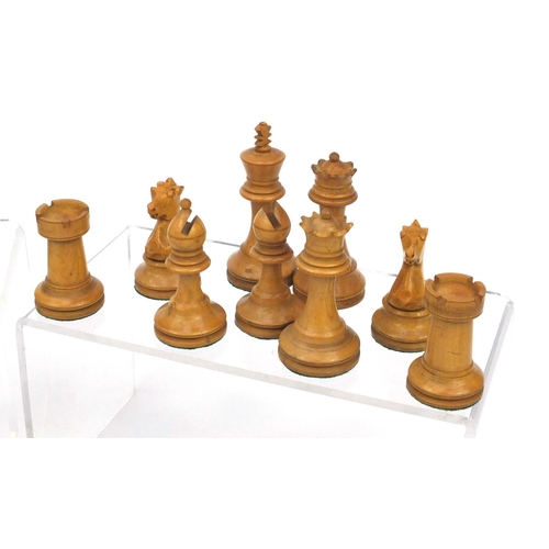 511 - Set of carved and turned wood chess pieces, the largest 7cm high