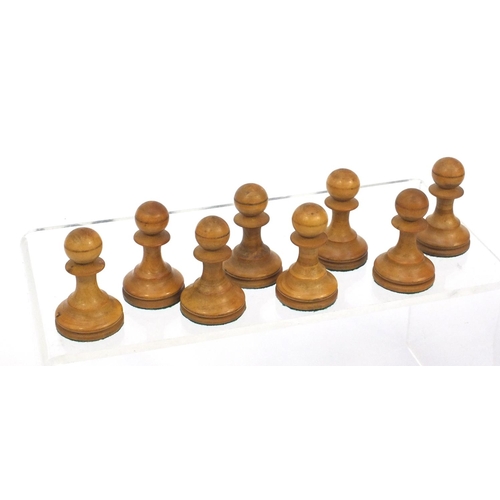 511 - Set of carved and turned wood chess pieces, the largest 7cm high