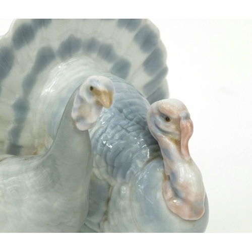 2069 - Lladro model of two turkeys, factory marks to the base, 12cm high