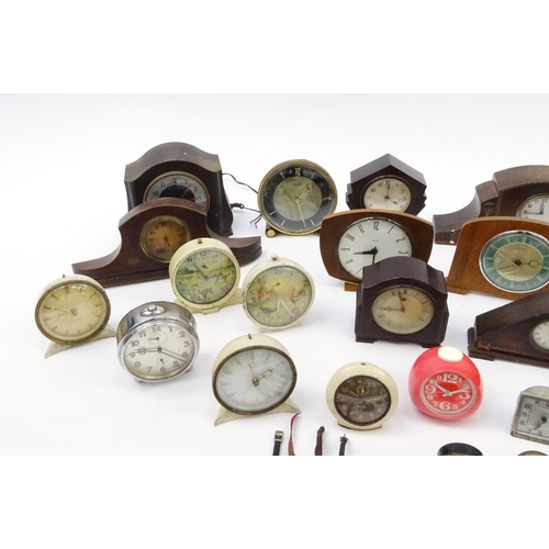 337 - Large collection of mostly vintage Smiths mantle clocks