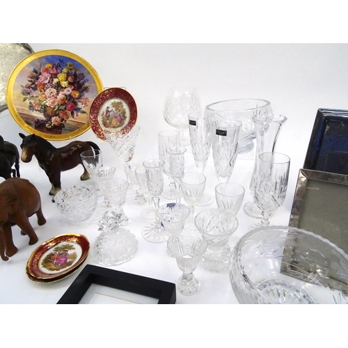 618 - Quantity of assorted miscellaneous items to including silver plated photo frame, silver plated tray,... 