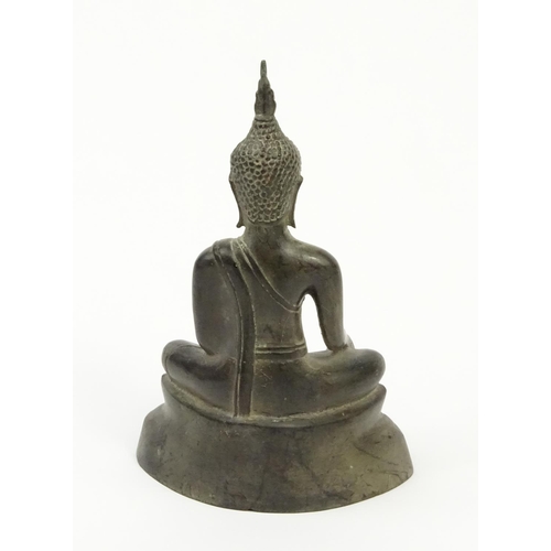 425 - Metal Thai Buddha seated in the lotus position, 20cm high