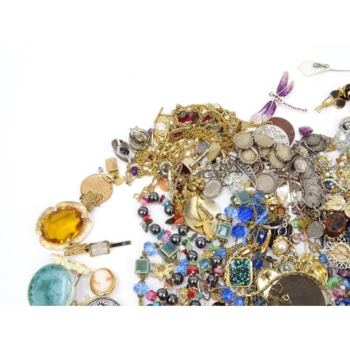 389 - Box of assorted costume jewellery including necklaces, brooches, earrings, bracelets etc