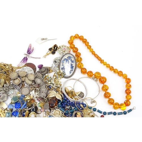 389 - Box of assorted costume jewellery including necklaces, brooches, earrings, bracelets etc