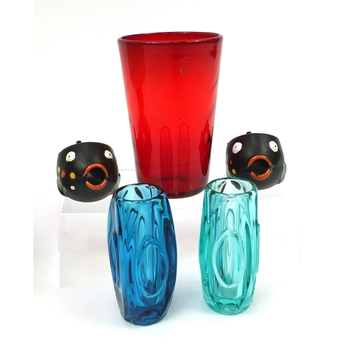 663 - Assorted china and glass ware including a Whitefriars ruby glass vase, 1950's fish string holders, W... 