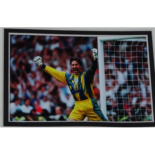 725 - David Seaman autographed t-shirt with presentation plaque, signed by David Seaman launch of Yahoo! W... 