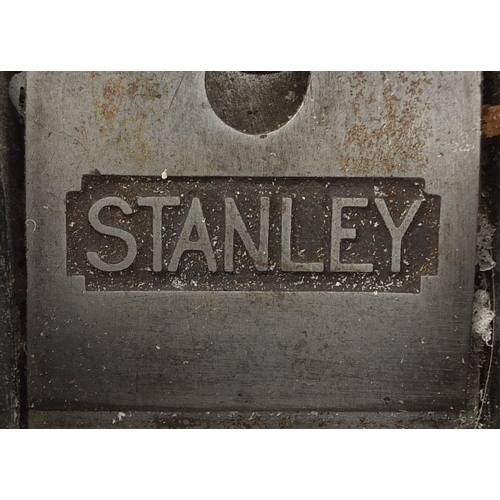 621 - Collection of Stanley smoothing planes, including model No.6, No.7 and No.4 the largest 42cm in leng... 