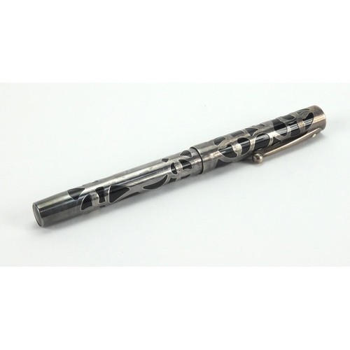 91 - Sheaffer black fountain pen with floral sterling silver overlay and 18k gold nib