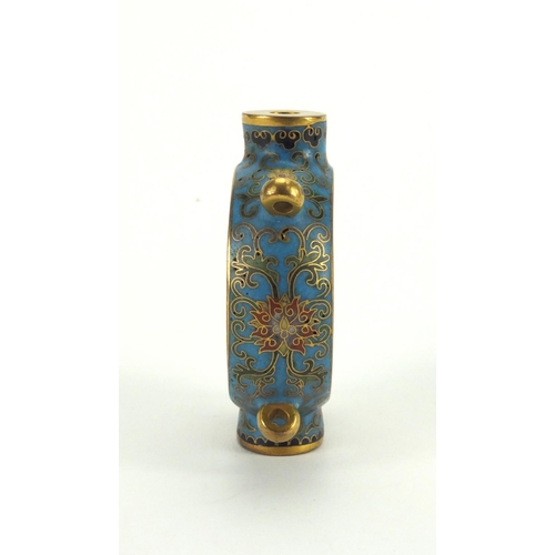 555 - Chinese cloisonné snuff bottle enamelled with figures, two figure character mark to the base, 6cm hi... 