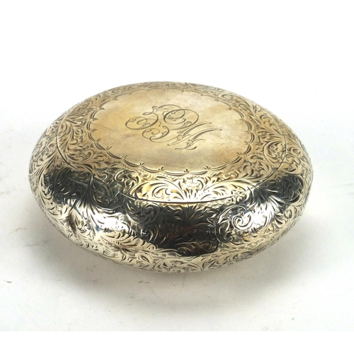 862 - Victorian silver squeeze action snuff box with floral chased decoration, Chester 1899, 8cm long, app... 