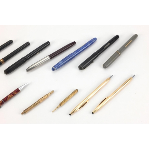 98 - Fountain pens and propelling pencils including two Conway Stewart No.479, Parker duofold, Swan self ... 