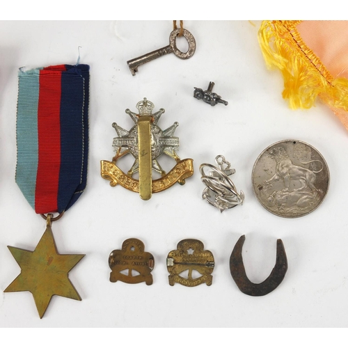 259 - British Military World War I 1914-18 War medal together with other related militaria including a bos... 