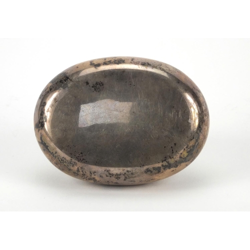 865 - Oval silver snuff box with hinged lid and gilt interior, J & B C indistinct date marks, 8.5cm long, ... 