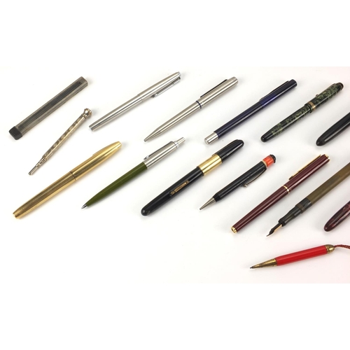 100 - Fountain pens, ball point pens and propelling pencils including a silver coloured metal dip pen, wit... 