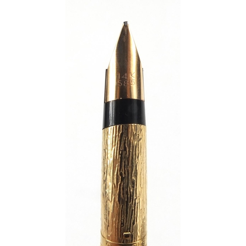 90 - Limited edition rolled gold Parker 105 fountain pen, commemorating the wedding of The Prince of Wale... 