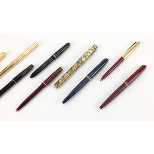 101 - Vintage fountain and ballpoint pens including Parker and a marbleised Valentine example with gold ni... 