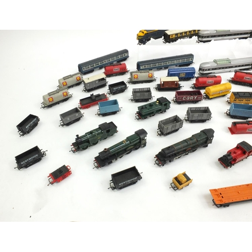 426 - Predominantly Tri-ang OO gauge model railway including six locomotvies numbers 47606, 46201, Princes... 