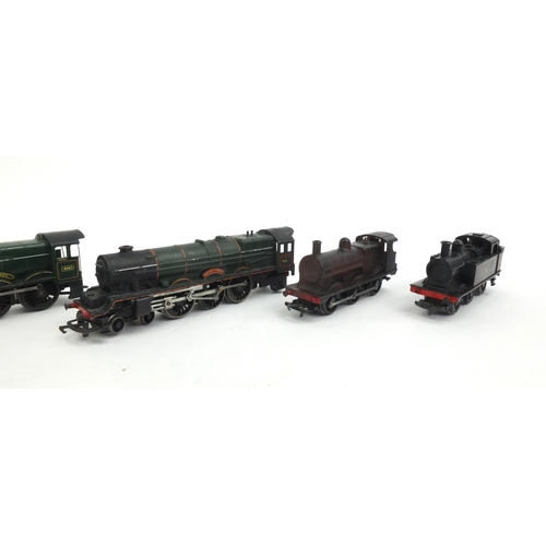 426 - Predominantly Tri-ang OO gauge model railway including six locomotvies numbers 47606, 46201, Princes... 