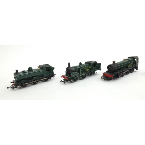 426 - Predominantly Tri-ang OO gauge model railway including six locomotvies numbers 47606, 46201, Princes... 